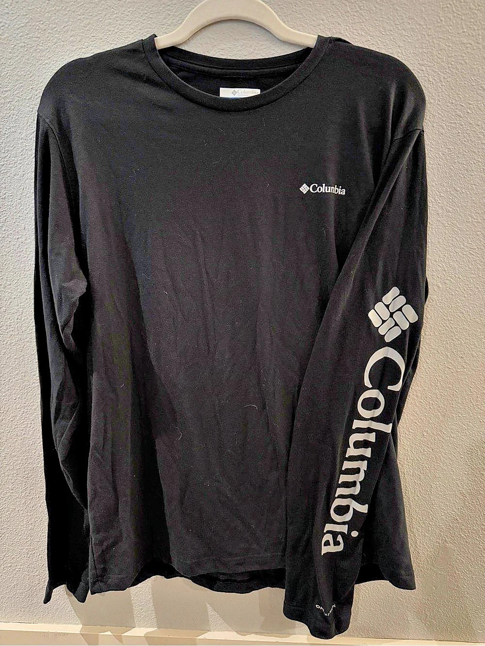Columbia Sportswear Black Long Sleeve Logo Tee – L 🖤
